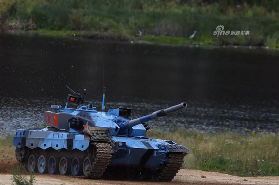 “坦克兩項”半決賽中國小組奪魁，“海上登陸”接力賽暫居第一